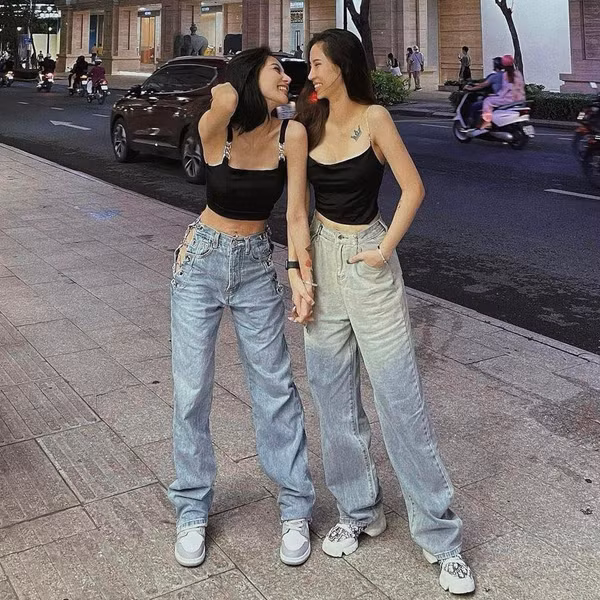 Chuyện tình đẹp của hai cô gái bắt đầu khi họ quen nhau qua một một group LGBT trên Facebook. Cuộc sống của cô diễn viên tự do như Anh Thư đã dần thay đổi khi cô đồng ý quen CEO Minh Minh.