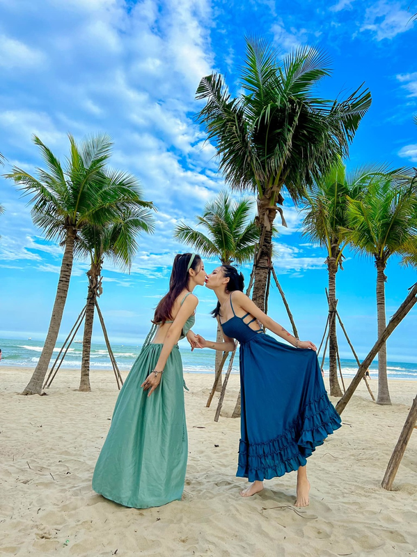 Mới đây, người hâm mộ xôn xao khi hot girl Xíu (Minh Minh) tiết lộ về sự cố khi làm mũi đầy bức xúc khiến fan không khỏi xót xa.