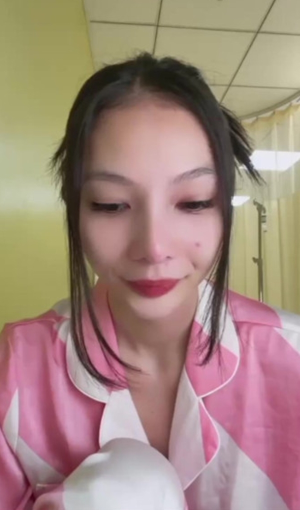 Đặc biệt, sau khi được yêu cầu làm lại, chiếc mũi của cô không được cải thiện, thậm chí còn biến chứng nặng hơn.