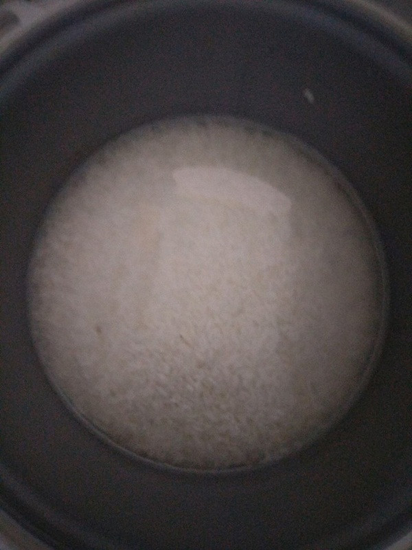 Tuy nhiên khi nhìn đến nồi cơm ai cũng phải câm nín bởi nồi còn nguyên nước.