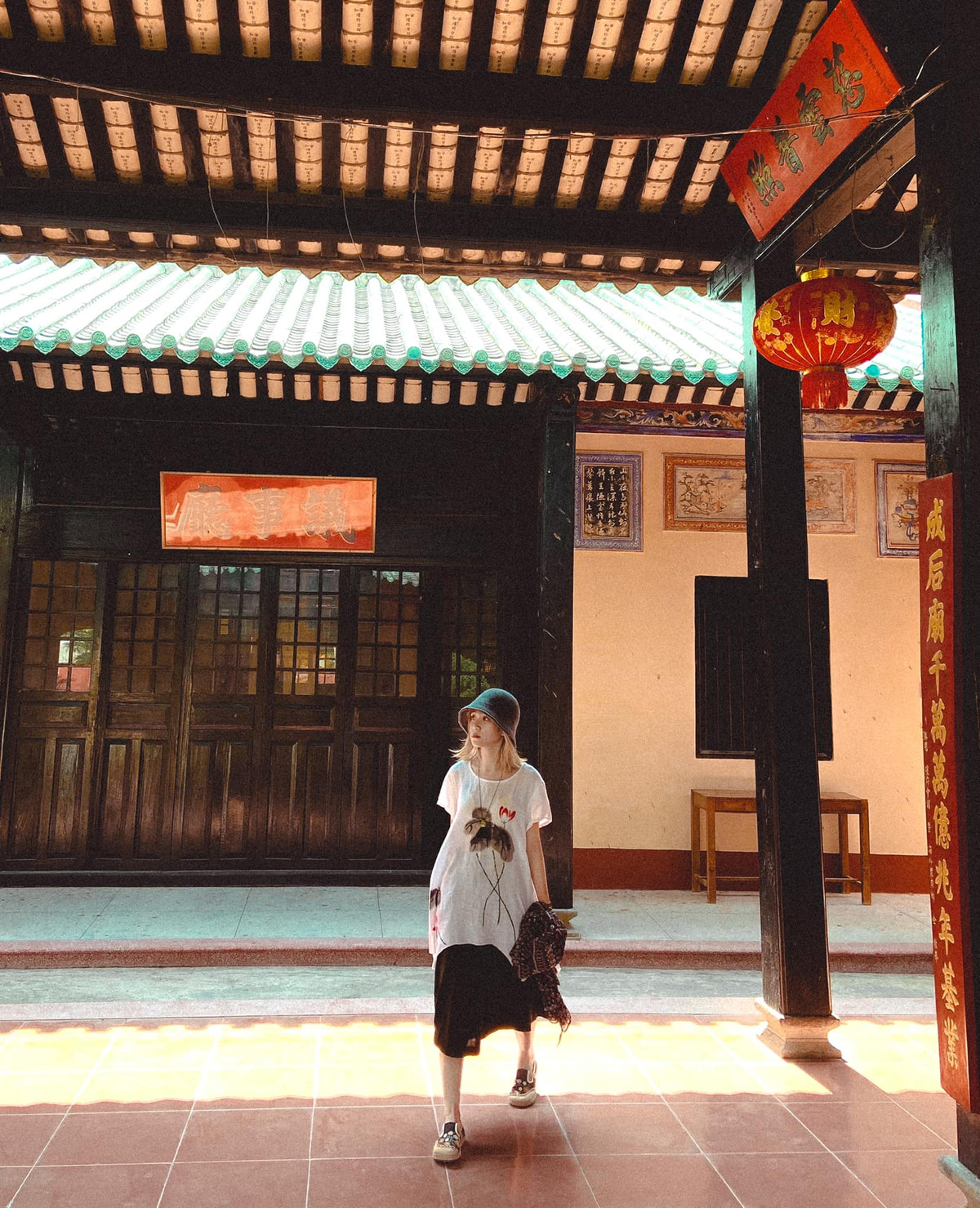 Trên MXH xuất hiện không ít bài review, những bộ ảnh check in tại Quỳnh Phủ Hội Quán chỉ cần ngắm thôi là muốn đi ngay. Ảnh: Phương Quỳnh