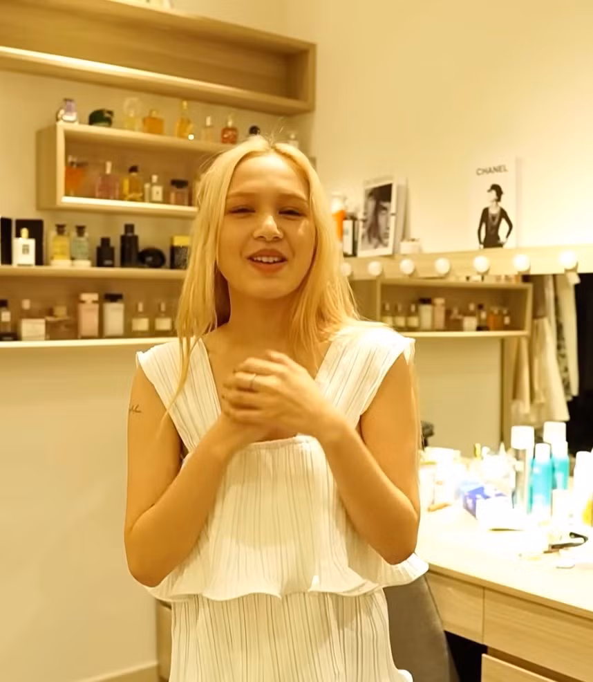 Qua khung ảnh "đậm mùi tiền", cộng đồng mạng càng bày tỏ sự trầm trồ về độ chịu chi vào đồ hiệu của vợ chồng hot girl. Ảnh: Tổng hợp