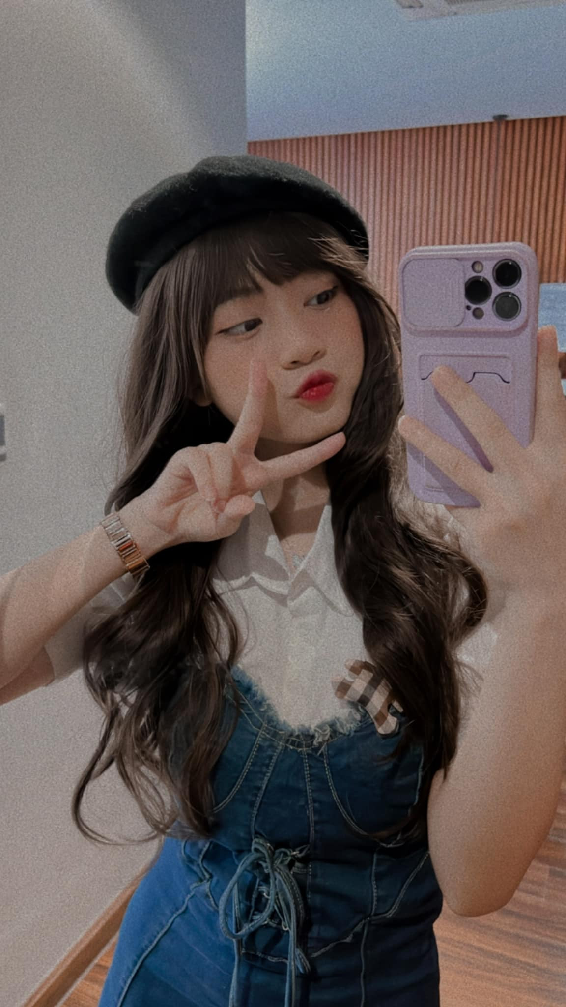 Dù gia đình giàu có là thế, trong một lần tâm sự trên Youtube cá nhân Nam Phương khẳng định mình đã không còn xin tiền phụ huynh từ khi đủ 18 tuổi.