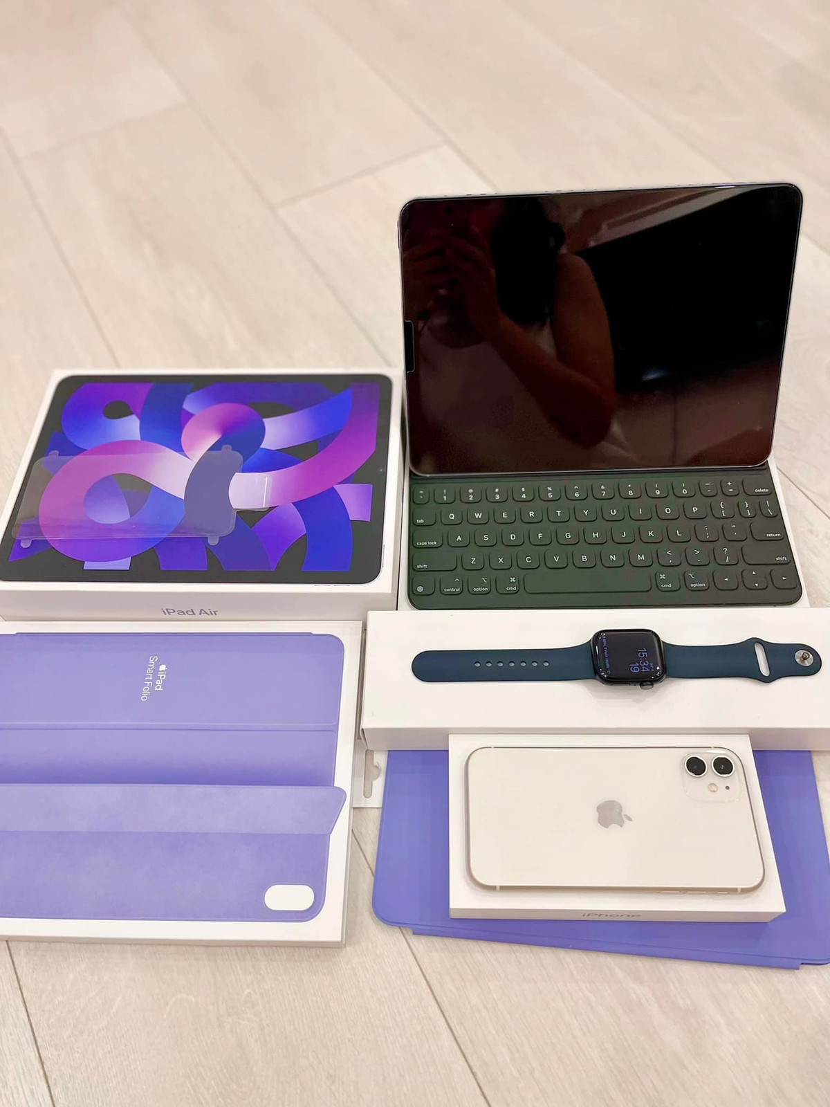 "Ba nhầm thời khóa biểu đón chị 2 muộn 1 tiếng. Đến thấy cả trường còn mỗi chị 2 ba suýt rớt nước mắt", Đoàn Di Băng tâm sự.