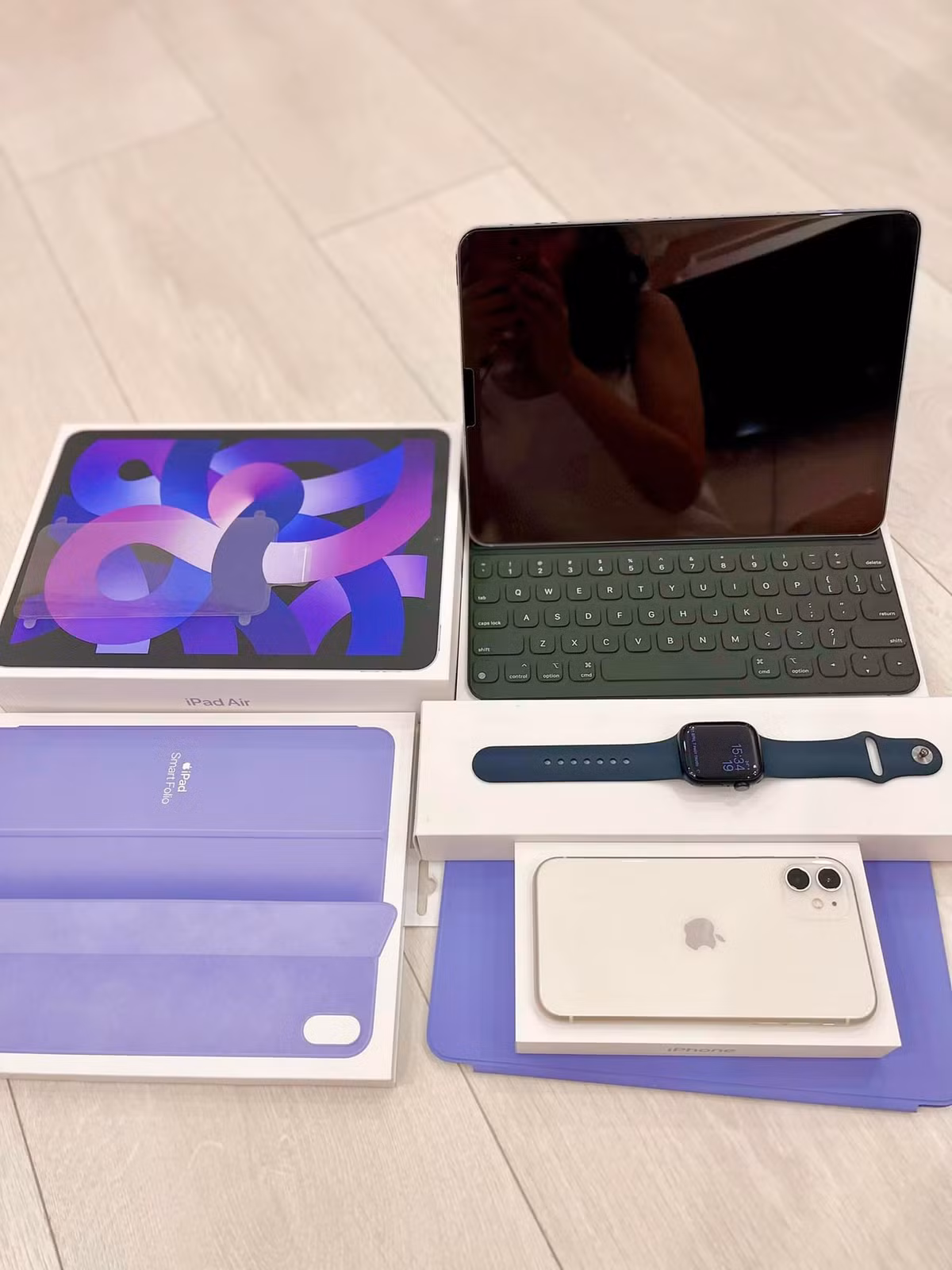 "Ba nhầm thời khóa biểu đón chị 2 muộn 1 tiếng. Đến thấy cả trường còn mỗi chị 2 ba suýt rớt nước mắt", Đoàn Di Băng tâm sự.