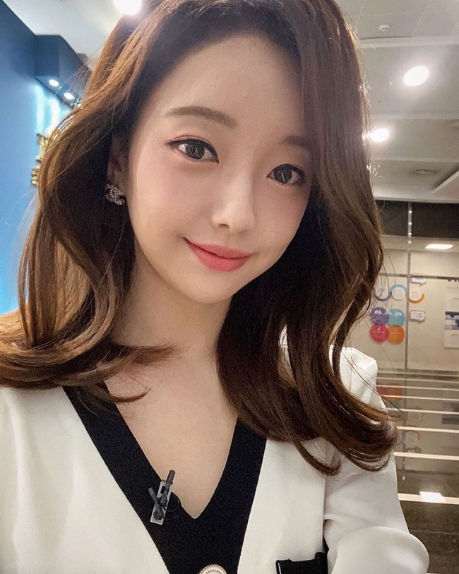 Được biết, Kang Ah Rang cũng rất chú ý đến vấn đề chăm sóc bản thân từ làn da đến vóc dáng.