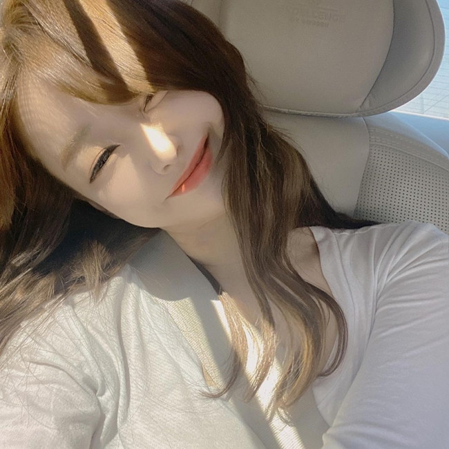 Cô là người dẫn chương trình cho đài 1 trong 3 đài lớn của Hàn Quốc là KBS.