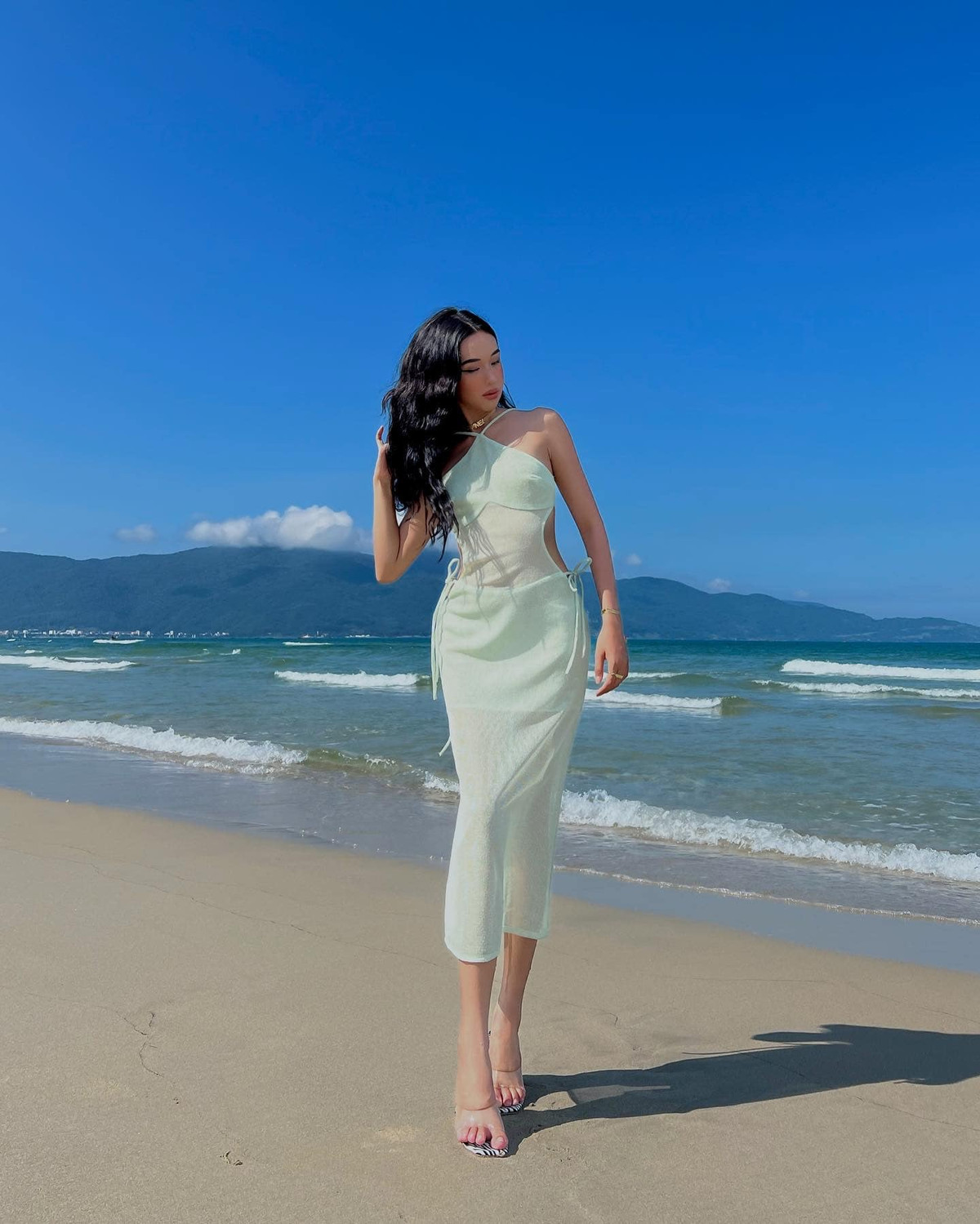 Karty Chang nổi tiếng trên MXH với vai trò mẫu ảnh, nàng hot girl gây chú ý với nhan sắc xinh đẹp, sắc sảo.