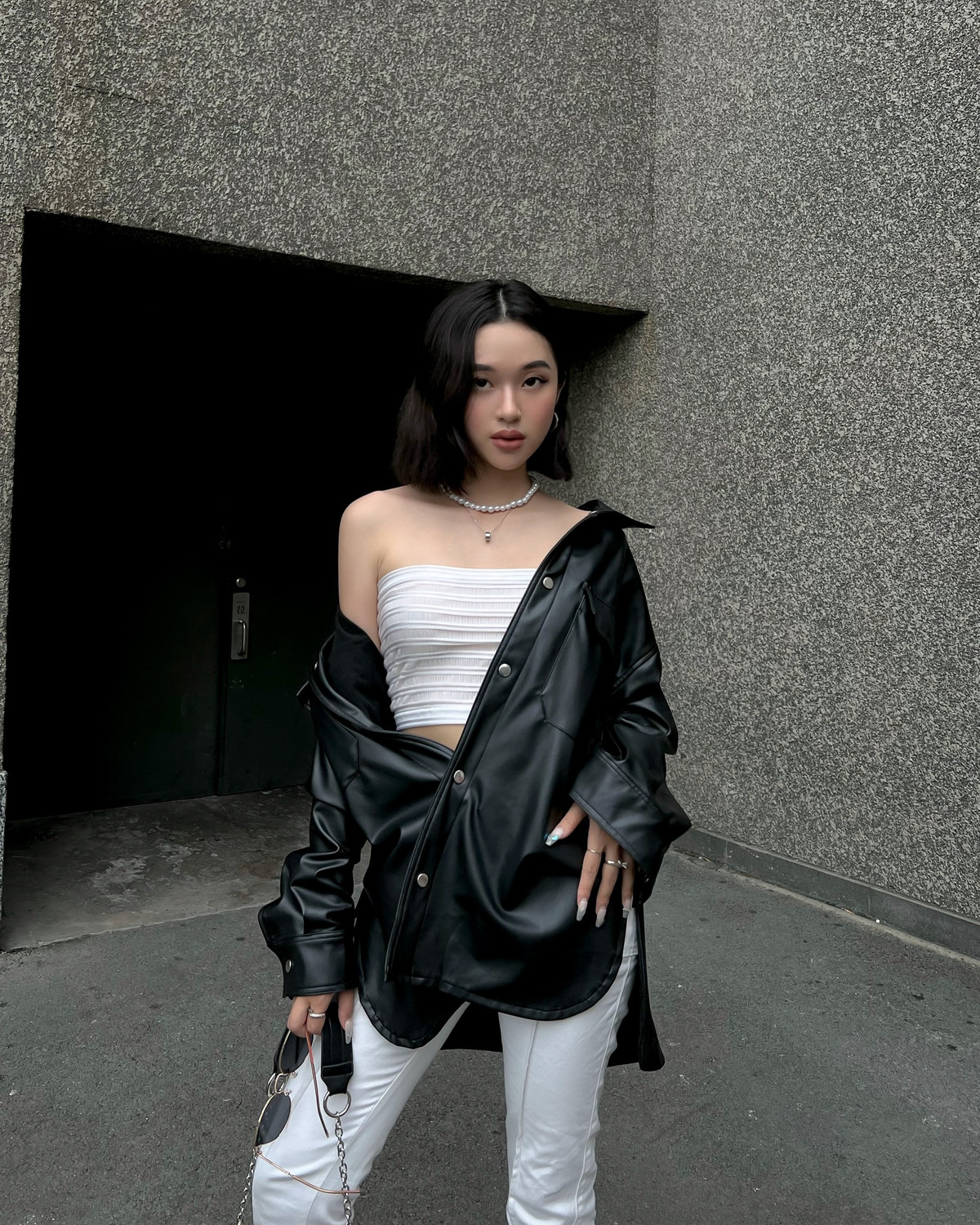 Nhờ lợi thế về mọi mặt nên Karty Chang rất đắt show chụp hình với những bộ ảnh đầy ấn tượng.