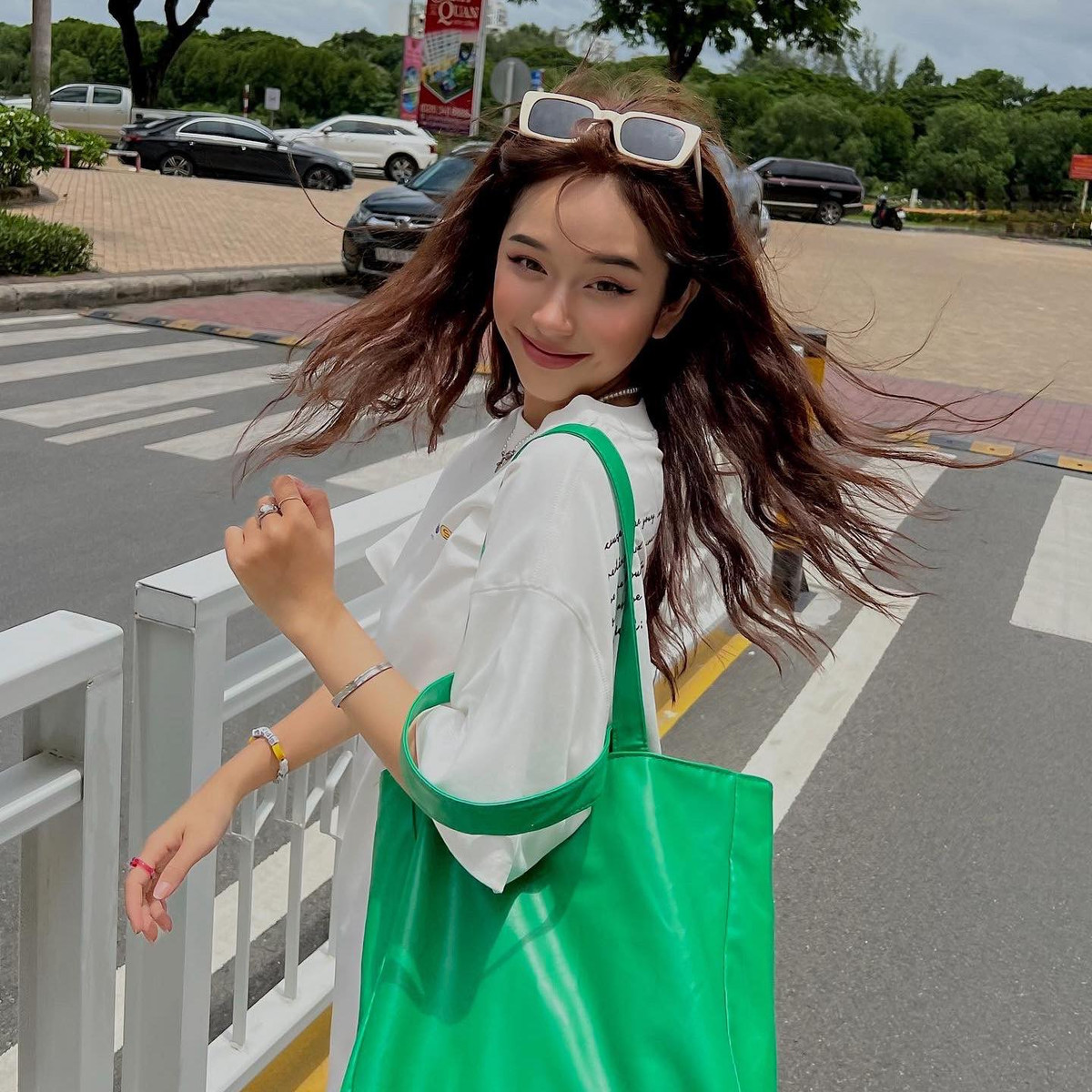 Được biết, gái xinh chụp ảnh căn cước công dân là Karty Chang (tên thật Nguyễn Thị Thảo Trang). Cô nàng năm nay 21 tuổi, đến từ vùng núi Tây Bắc.