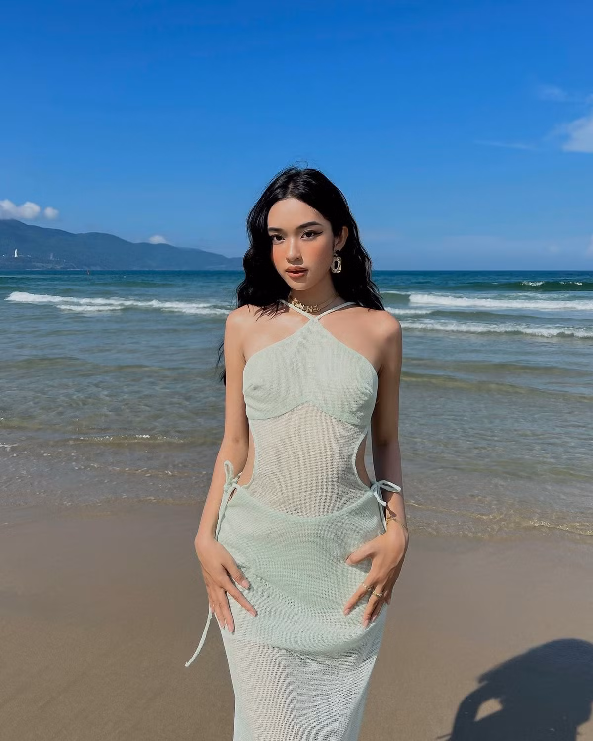 Ngay khi lộ diện, người đẹp 21 tuổi khiến nhiều cư dân mạng mê mẩn vì nhan sắc ngọt ngào, cuốn hút.