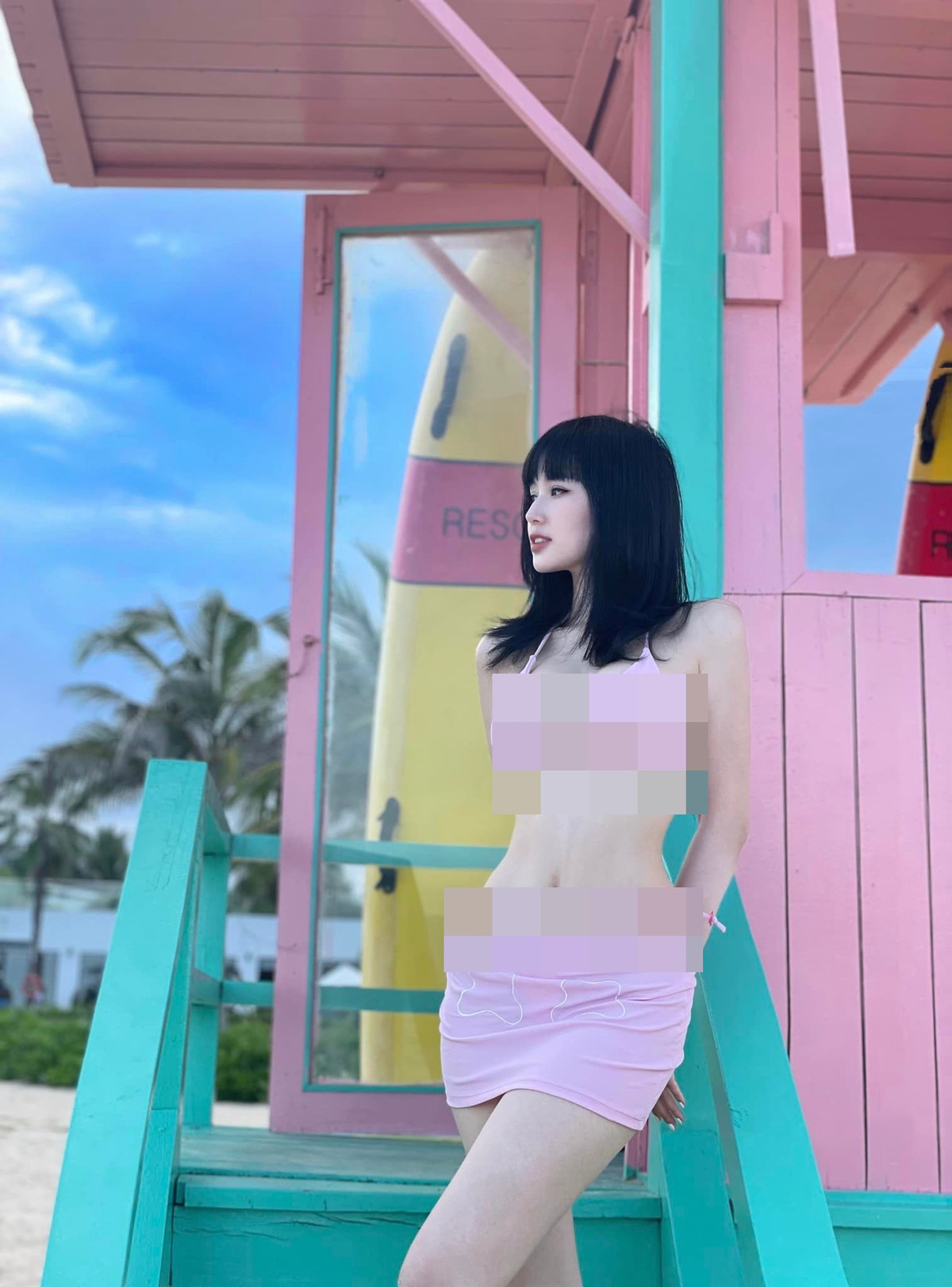 Từ khi lấy chồng đại gia, người đẹp không còn tham gia các hoạt động giải trí nhưng mỗi khi xuất hiện vẫn gây được sức nóng.