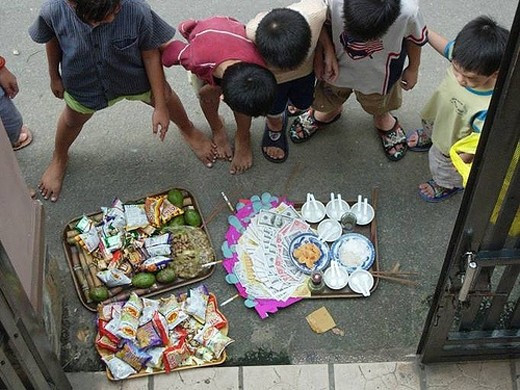 Vào mỗi dịp cúng rằm tháng 7 trên MXH lại xuất hiện không ít những màn "giật cô hồn" mà bản thân gia chủ chưa hiểu chuyện gì xảy ra.