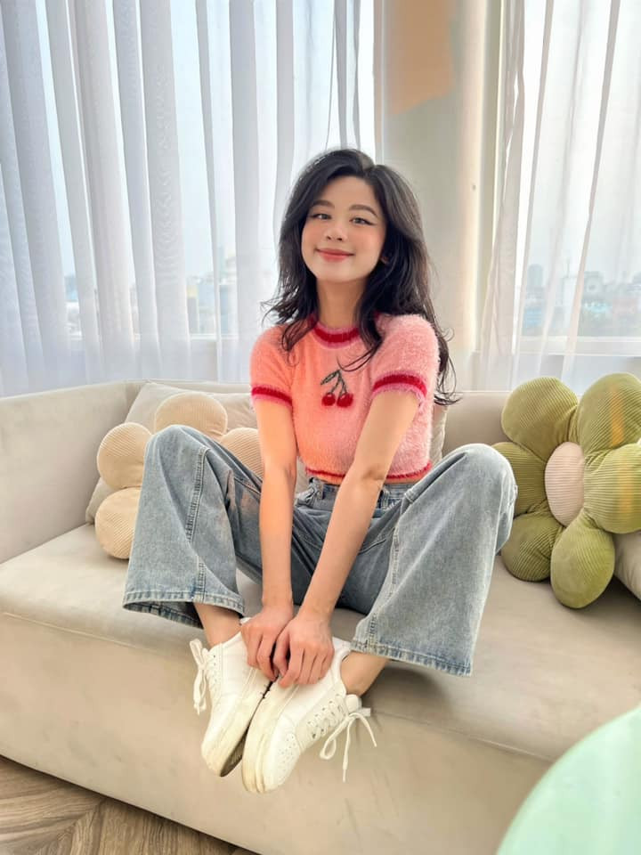 Cô còn là mẫu ảnh thời trang và mẫu quảng cáo các sản phẩm làm đẹp. Ảnh: FBNV