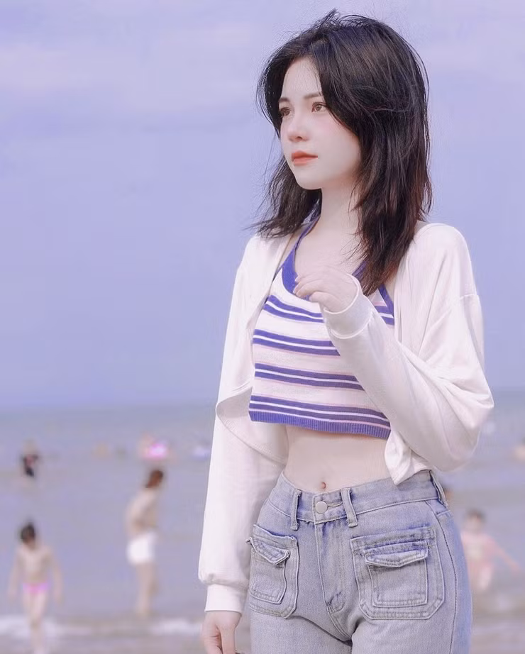 Trên trang cá nhân, Tường Vy cũng không mấy khi chia sẻ về bí quyết làm đẹp khiến người ta tò mò về cách cô giữ dáng. Ảnh: FBNV