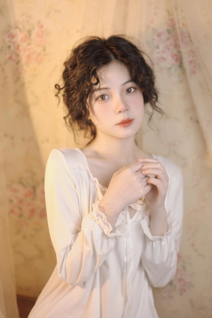 Sở hữu ngoại hình xinh đẹp, Tường Vy cũng nhận được những lời mời làm người mẫu ảnh.