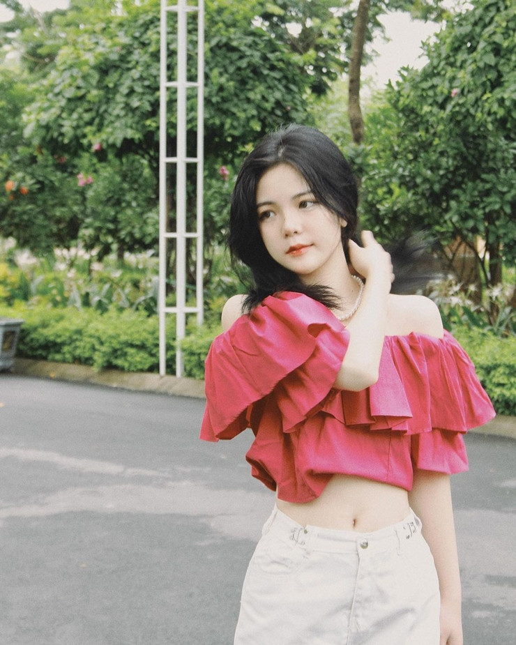 Tường Vy là một trong những cô gái đến từ Lạng Sơn gây chú ý nhờ sắc vóc nổi trội trên MXH.