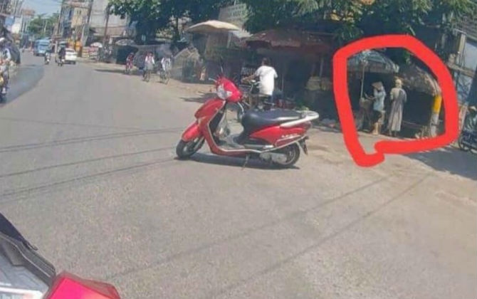 Nhiều người cho rằng, có thể cần mua vài thứ nhỏ và mất vài giây nhưng dù sao đi chăng nữa việc đỗ xe ngay giữa đường như vậy là khó chấp nhận được.