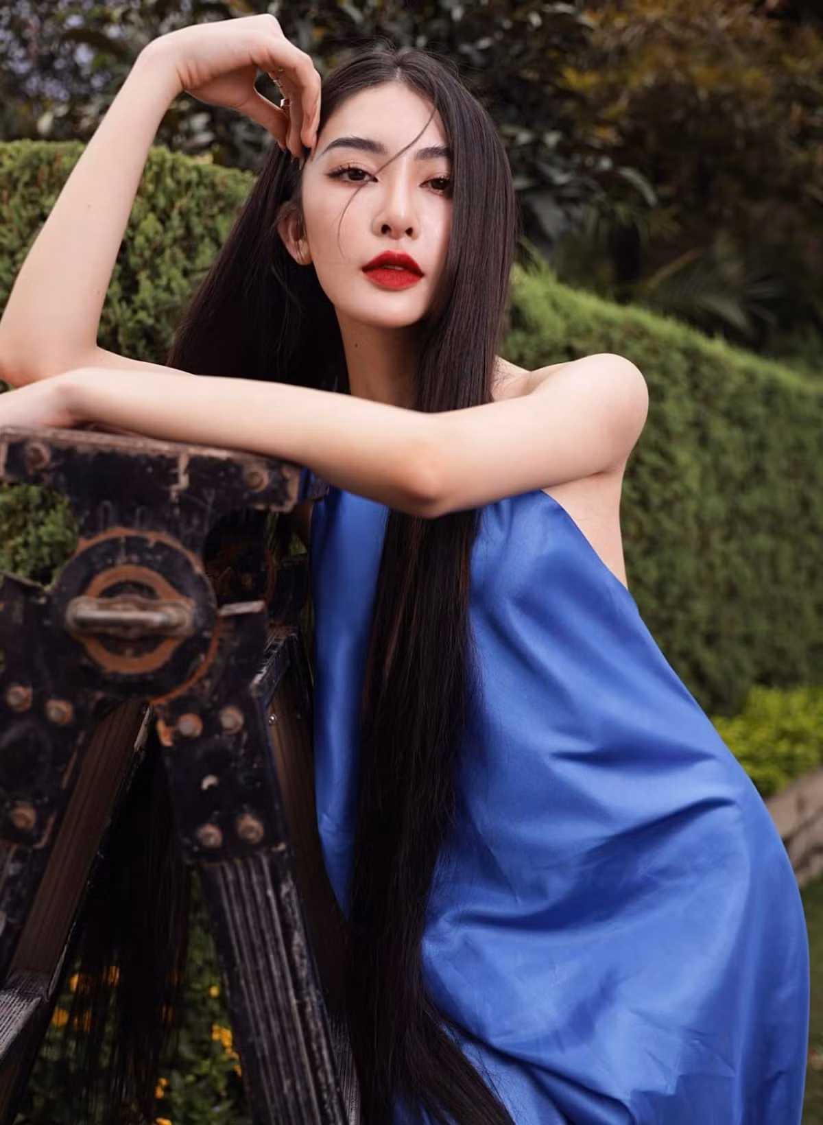 Ở tuổi 21, Diệu Linh trông khá "dừ" so với các bạn đồng trang lứa, nhưng đó là hình ảnh cô hướng tới để trở nên sang trọng, có thương hiệu trong nghề KOL.