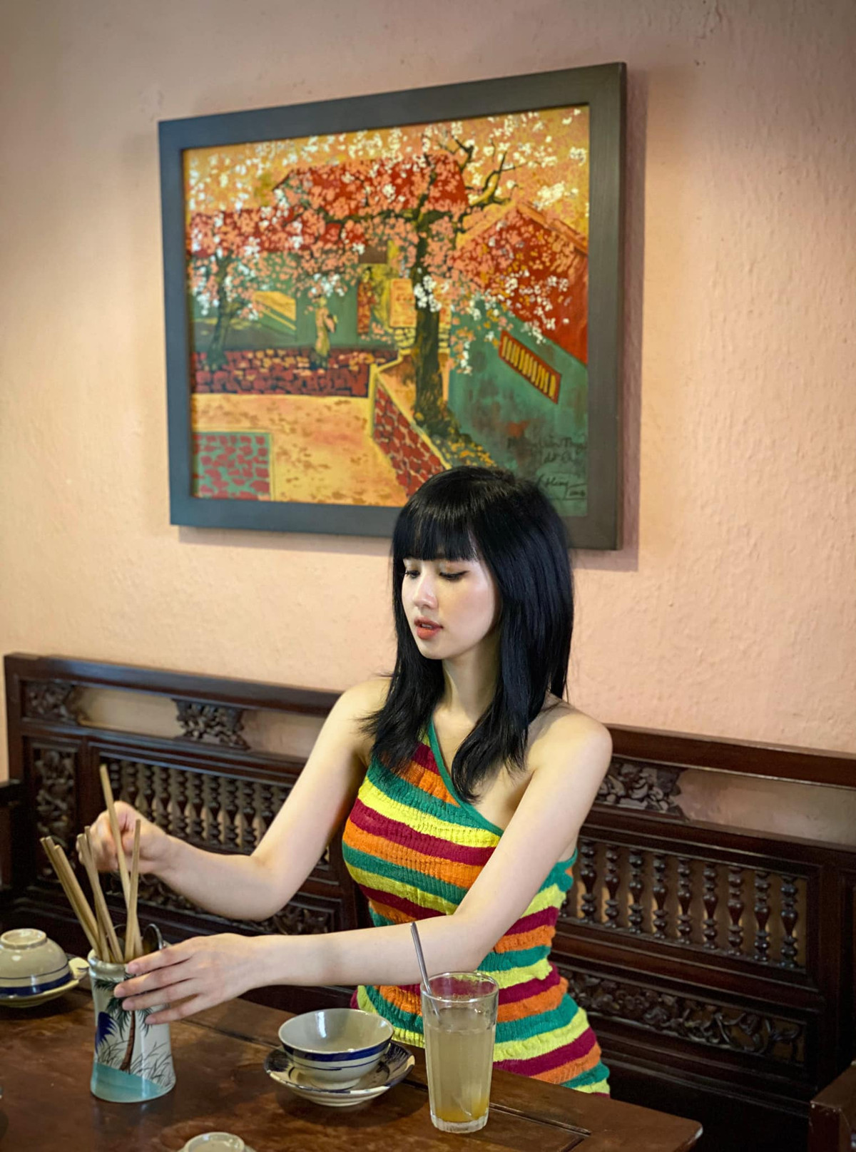 Không chỉ chọn váy áo táo bạo hơn, người đẹp 8X còn chăm đăng ảnh bikini gợi cảm.