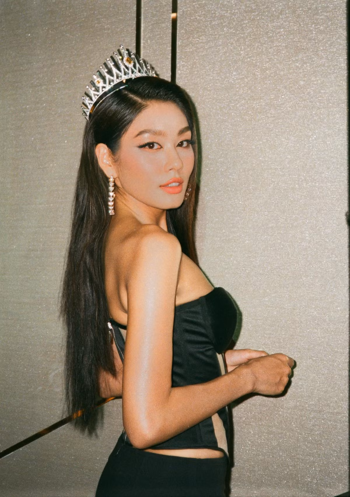 Sự gợi cảm trong trang phục được cô lựa chọn kỹ càng nên luôn thu hút trước công chúng.