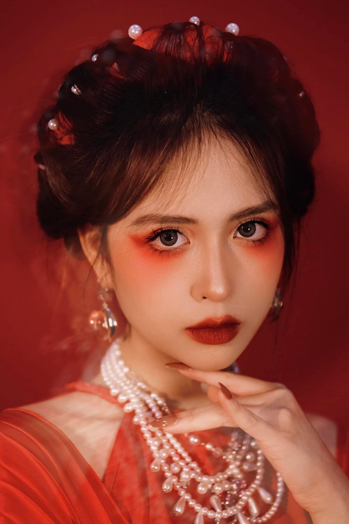 Kim Ngân được mời làm mẫu ảnh cho nhiều shop thời trang.