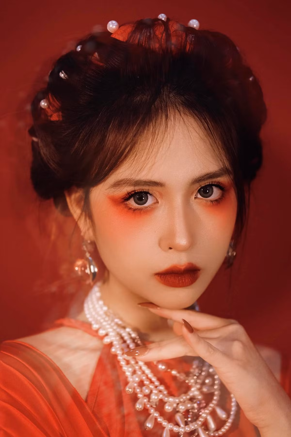 Kim Ngân được mời làm mẫu ảnh cho nhiều shop thời trang.