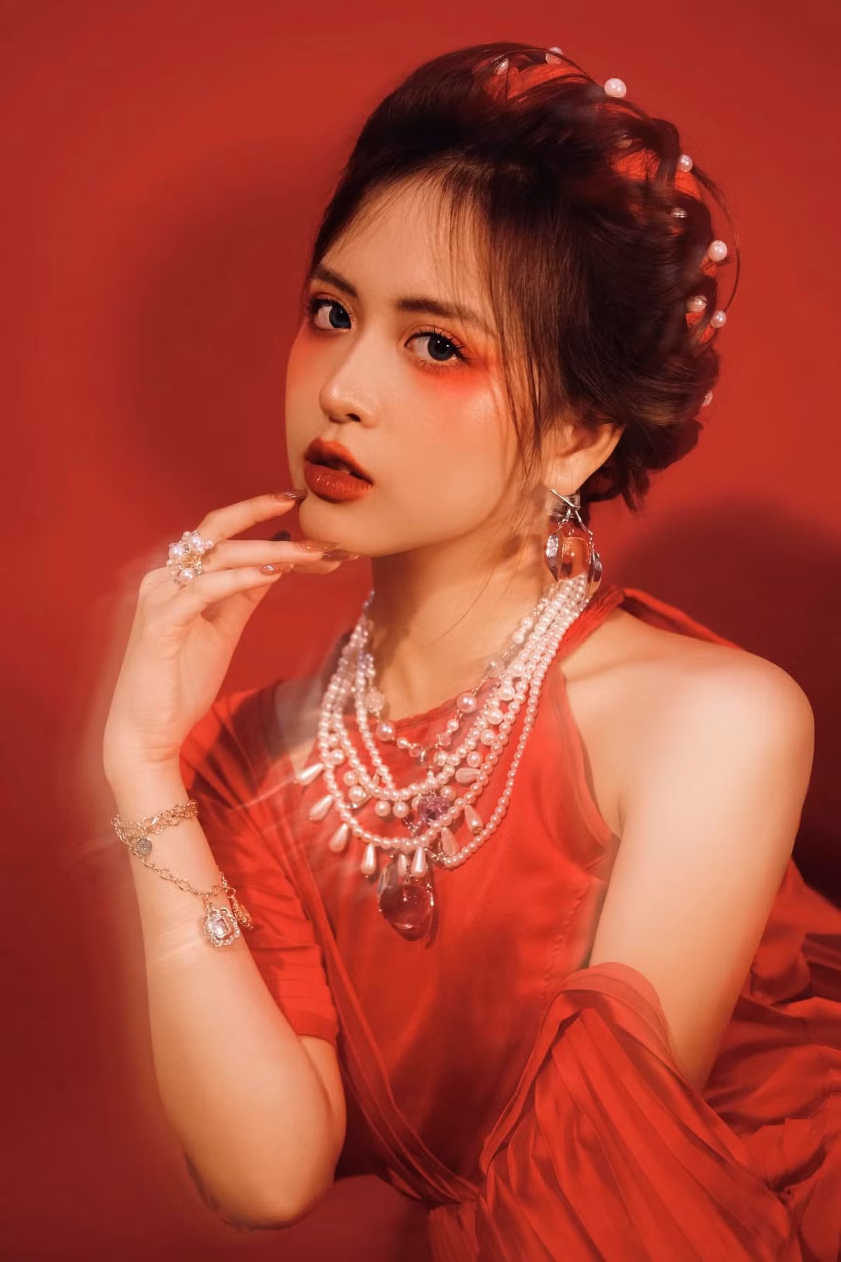 Kim Ngân cũng là một gái xinh có tiếng trên mạng xã hội.