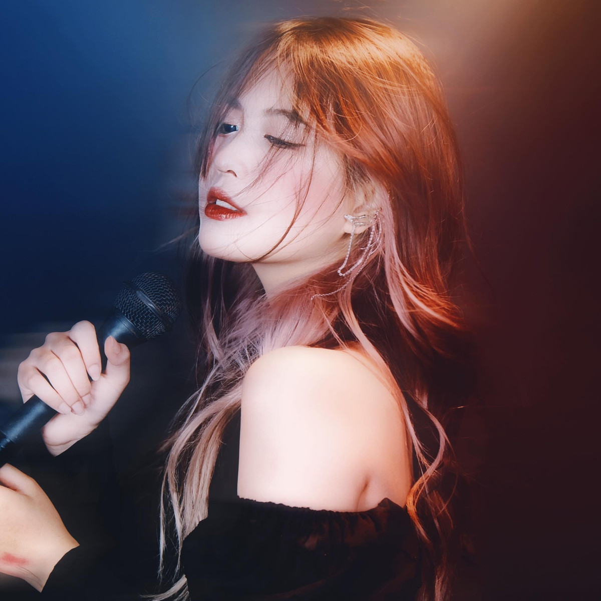 Hiện tại ngoài việc học, Kim Ngân cũng nhận job PR hoặc chụp ảnh mẫu cho các shop.