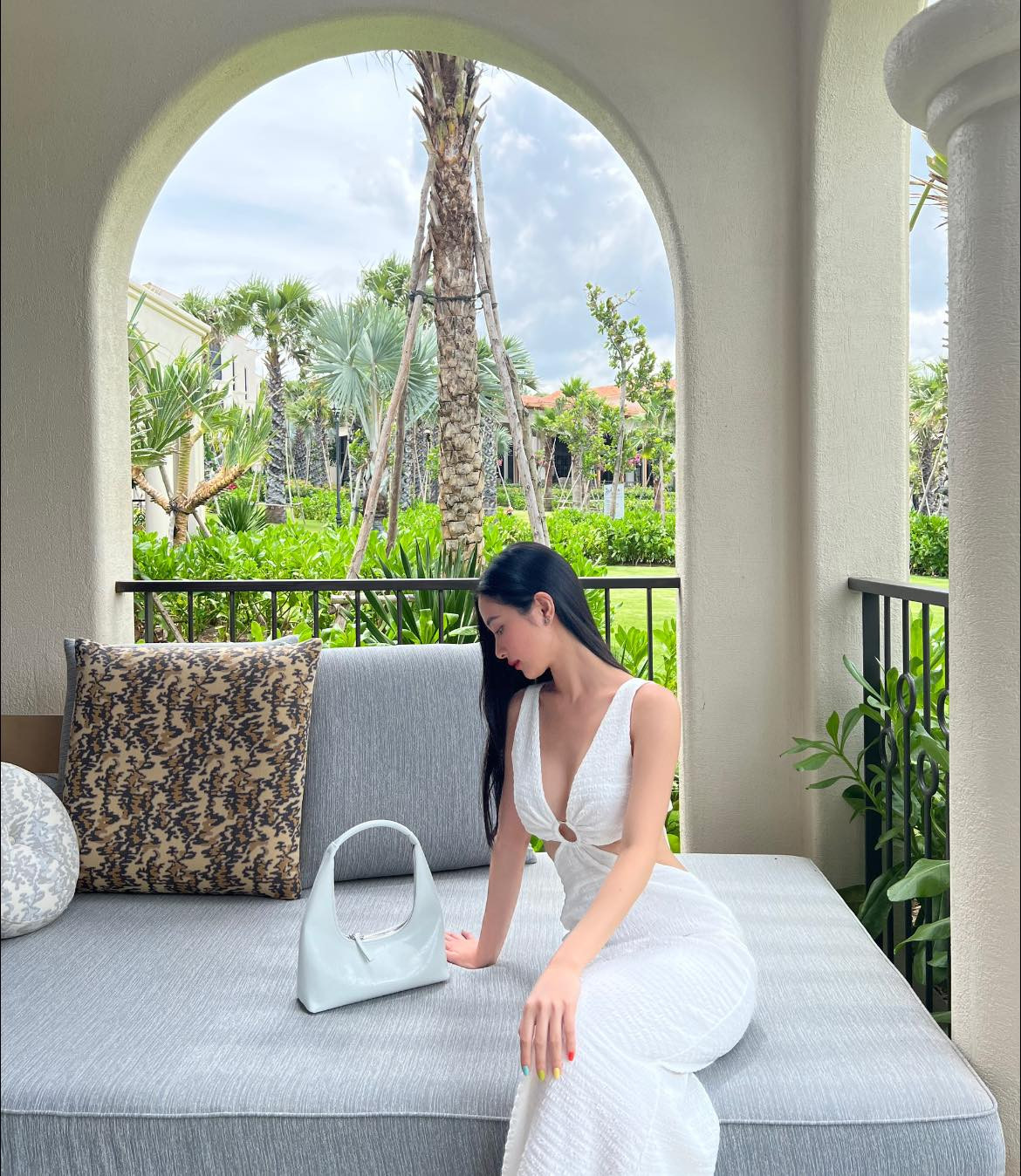 Từ nàng thơ dịu dàng, nhẹ nhàng với phong cách bánh bèo đến người đẹp hở bạo với bikini 2 mảnh đều có đủ.