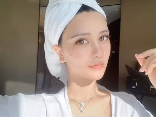 Ngoài Xiao Mei, Cống Nhất cũng là nữ streamer từng gây thất vọng vì lộ nhan sắc thật.