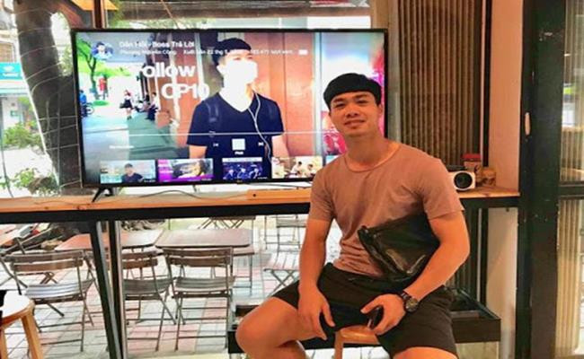 Giống như người bạn thân Văn Toàn, Công Phượng cũng sở hữu một thương hiệu thời trang. Anh chàng còn mát tay trong việc kinh doanh chuỗi cà phê tại Gia Lai và Hà Nội. Thậm chí, Công Phượng còn thành lập công ty riêng chuyên về thương mại tiếp thị thể thao tại TP HCM.