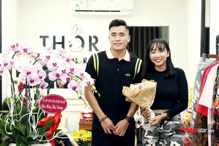 Bùi Tiến Dụng cũng có nguồn thu nhập kha khá từ cửa hàng thời trang. Nơi mà vợ anh là người quản lý chính. Ảnh: Tổng hợp