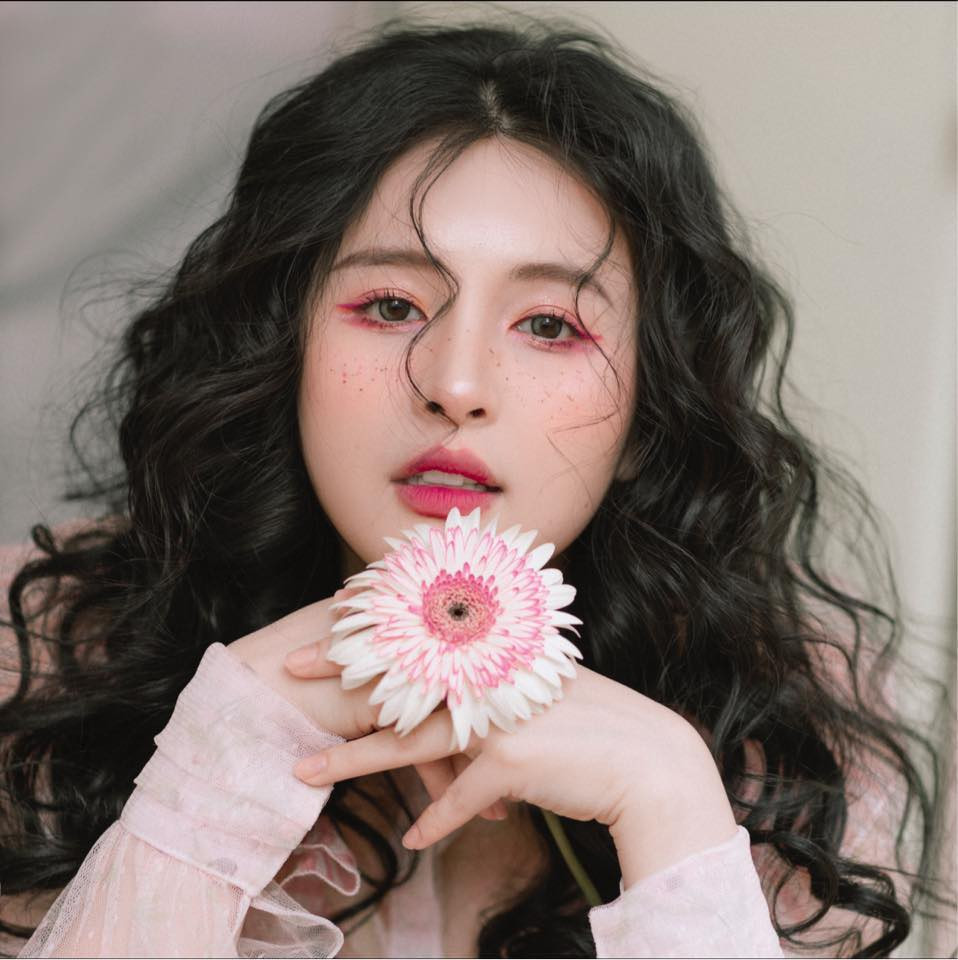 Ma Hương Thảo sở hữu gương mặt xinh đẹp, khả ái cộng thêm đó là dáng vóc cân đối, thọn thả.