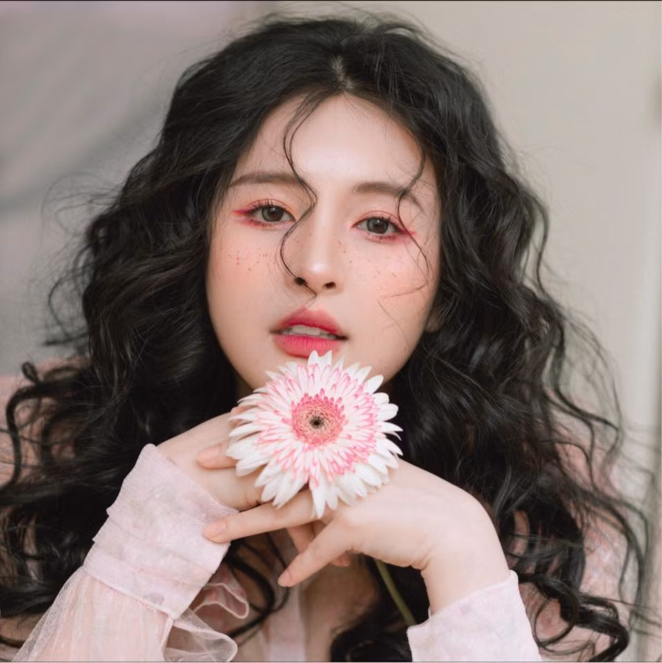 Ma Hương Thảo sở hữu gương mặt xinh đẹp, khả ái cộng thêm đó là dáng vóc cân đối, thọn thả.