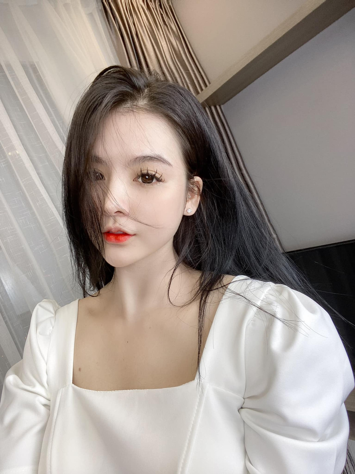 Cô gái quê gốc Cao Bằng, tên Nông Lưu Thảo từng xuất hiện trên báo nước ngoài vì quá xinh đẹp.