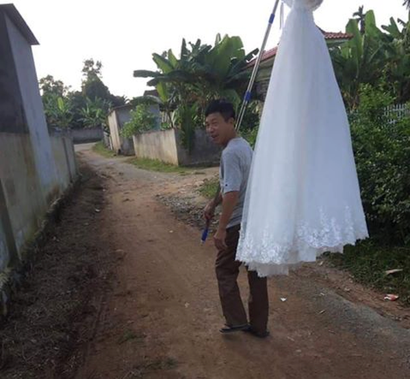 Chắc chắn giây phút con gái tìm được người yêu thương, bao bọc và chia sẻ luôn khiến bậc làm cha làm mẹ hạnh phúc như thế này. Ảnh: Tổng hợp