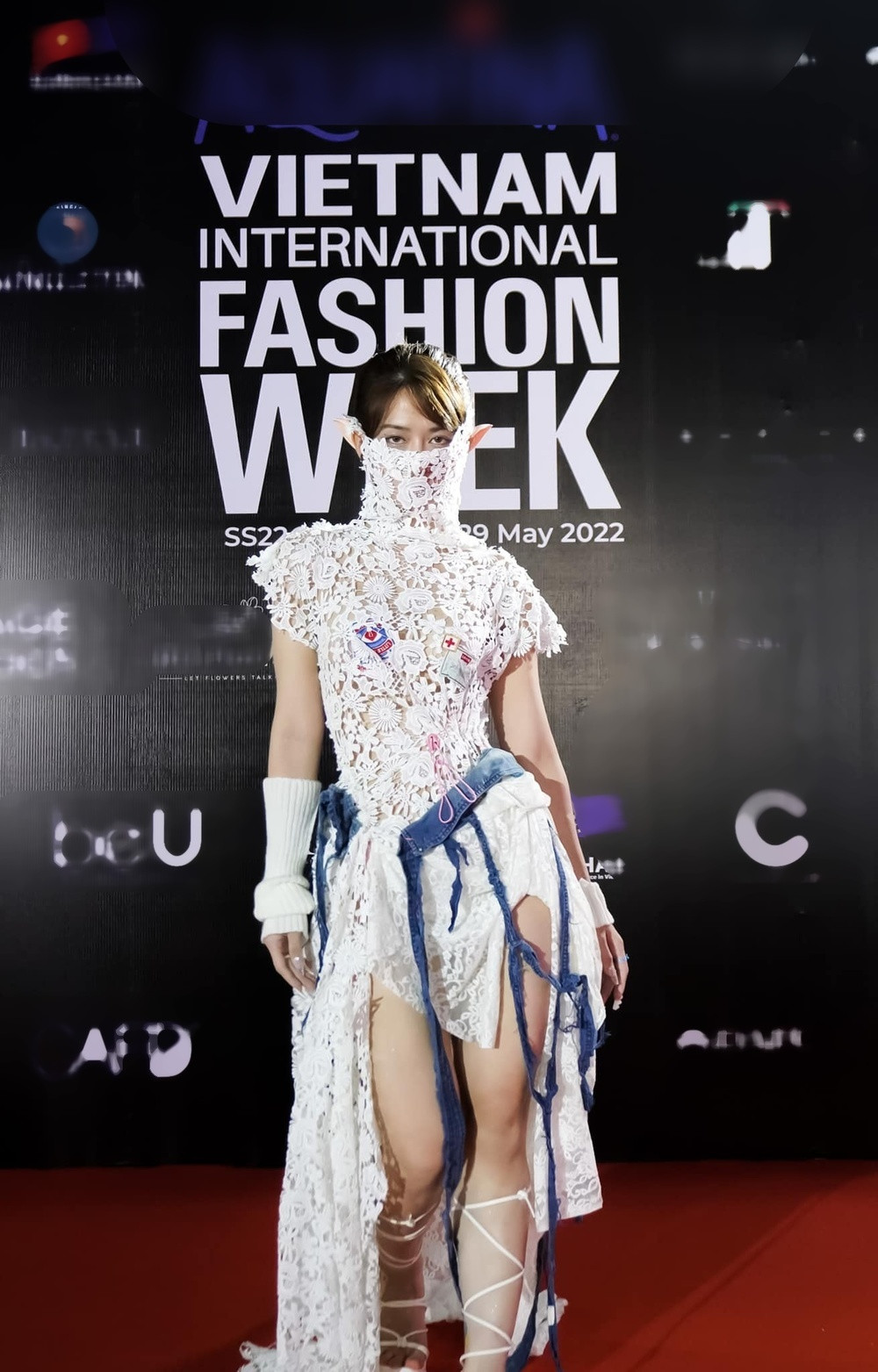 Lê Bống cũng là TikToker gây ra nhiều tranh cãi với những trò lố của mình mọi lúc mọi nơi.