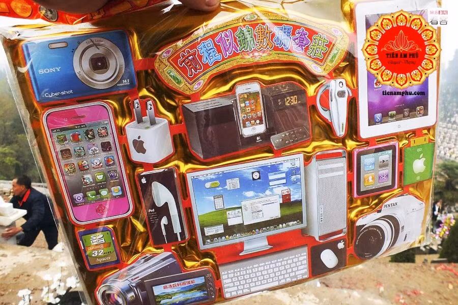 Với quan niệm u mê "trần nào âm vậy", có những nhà bỏ ra hàng triệu thậm chí hàng trăm triệu cho mỗi cái lễ đốt vàng mã.