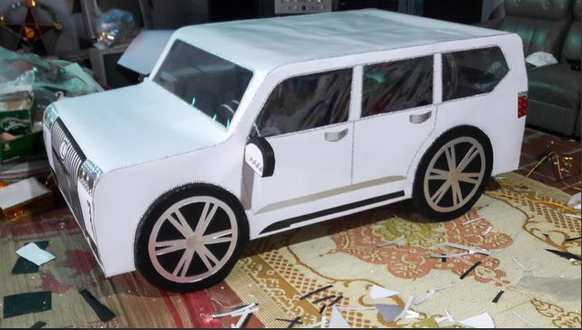 Ô tô với đủ mẫu mã, hãng xe cũng được các cơ sở sản xuất tỉ mẩn lắp ghép phục vụ nhu cầu của nhiều gia đình trong rằm tháng 7.