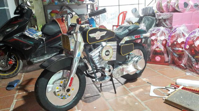 Từ chiếc xe máy phân khối lớn cũng được làm ra vô cùng tỉ mỉ để đốt cho người âm.