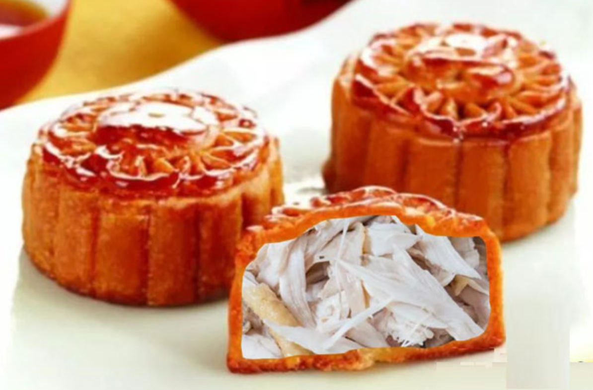 Bên trong bánh Trung thu là ngập gà xé có lẽ hợp lý hơn khi để riêng.