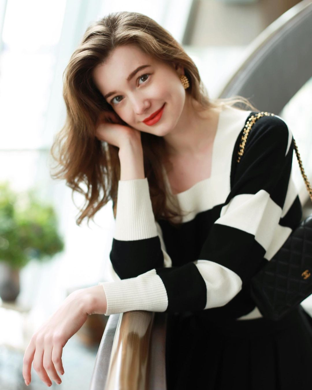 Người đẹp từng xuất hiện trên tạp chí Vogue phiên bản Thái Lan và đây được xem là bước đệm cho cô trong hành trình người mẫu.