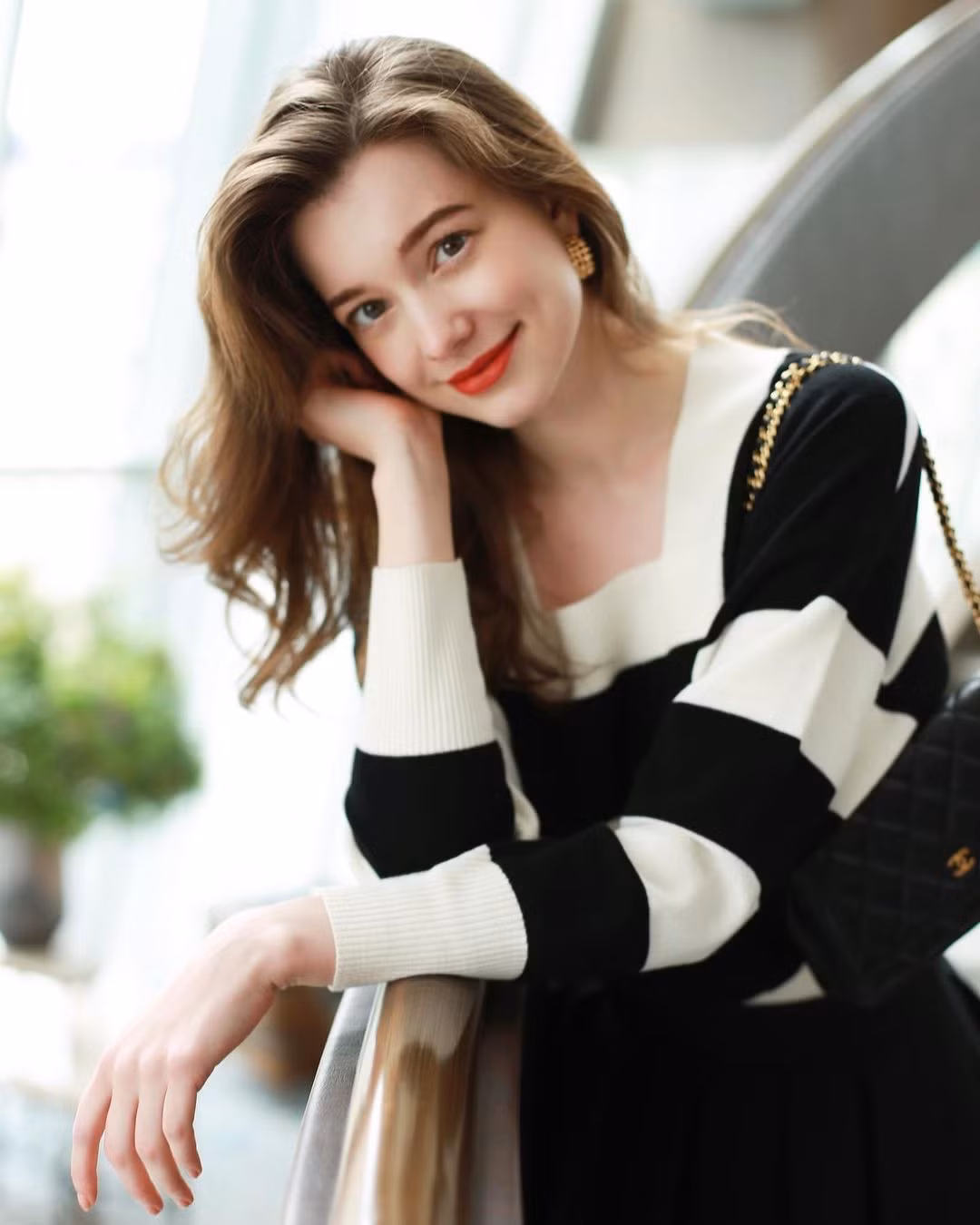 Người đẹp từng xuất hiện trên tạp chí Vogue phiên bản Thái Lan và đây được xem là bước đệm cho cô trong hành trình người mẫu.