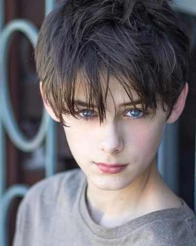 Cũng nhờ vẻ đẹp trai hiếm có này mà Miller nhanh chóng được mệnh danh là “Cậu bé đẹp nhất thế giới”.