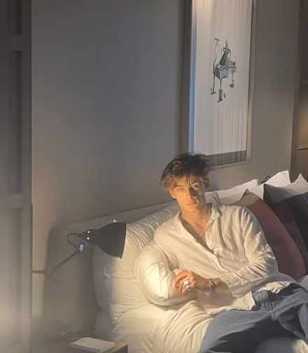 Gương mặt của William Franklyn-Miller được các fan nữ tại châu Á đánh giá là cực phẩm. Đặc biệt, tại Nhật Bản, William Franklyn-Miller rất nổi tiếng và được yêu thích.