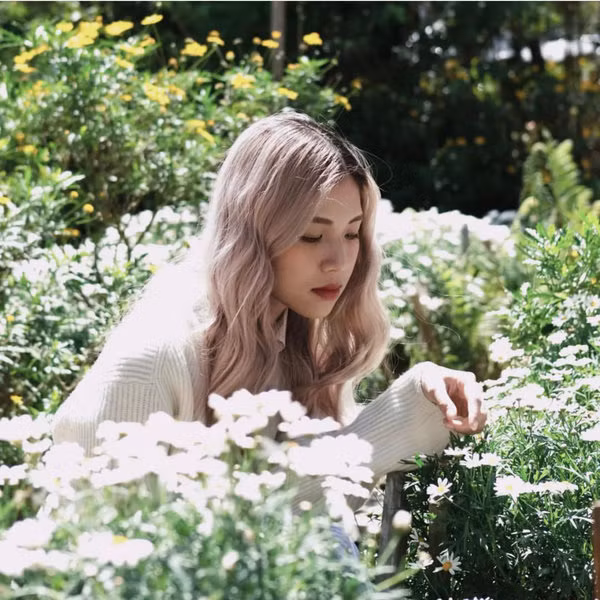 Dù nhiều năm đã trôi qua nhưng cô nữ sinh Lan Thy ngày nào vẫn giữ được gương mặt rất xinh và nụ cười sáng như đợt thi Đường lên đỉnh Olympia.