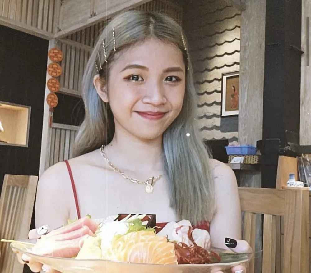 Vướng không ít thị phi khi liên quan đến câu chuyện của bạn học cũ, Phạm Tường Lan Thy đã quyết định sang đất nước hoa anh đào học tập dù trước đó nhận được suất học bổng trị giá 280 triệu đồng của một trường đại học tại Việt Nam.