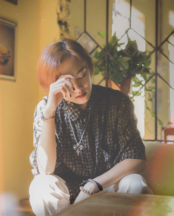 Trước khi nổi lên với đoạn clip so sánh ngoại hình với hoàng hậu Nam Phương, cô nàng đã là một TikToker có lượt tương tác tương đối ổn định.