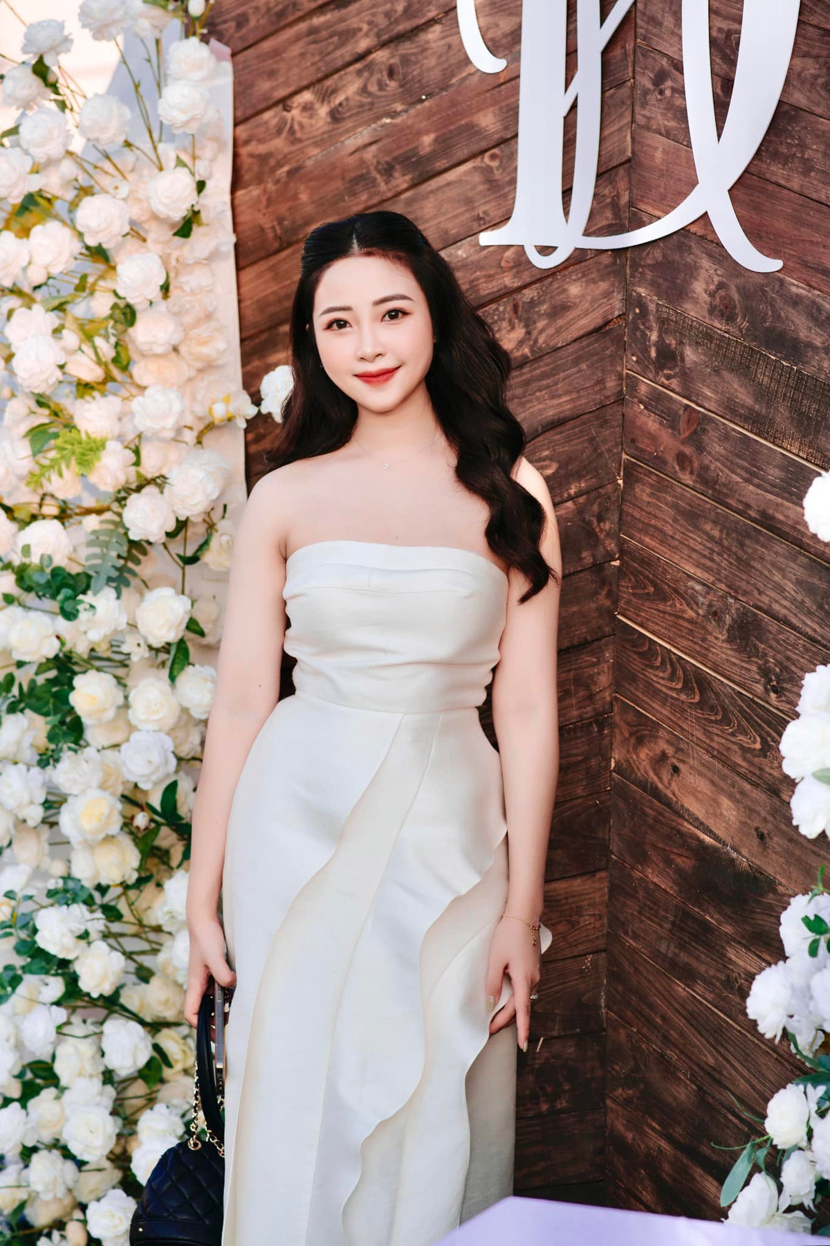 Dù trải qua 2 lần sinh nở và sinh em bé thứ 2 cách đây không lâu nhưng nàng WAGs đã về dáng rất nhanh.